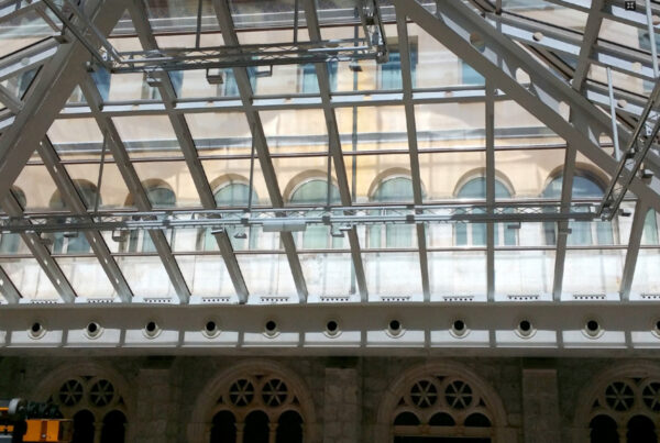 Impresionante claraboya acristalada rehabilitada con láminas solares - Hotel NH Collection Palacio de Burgos