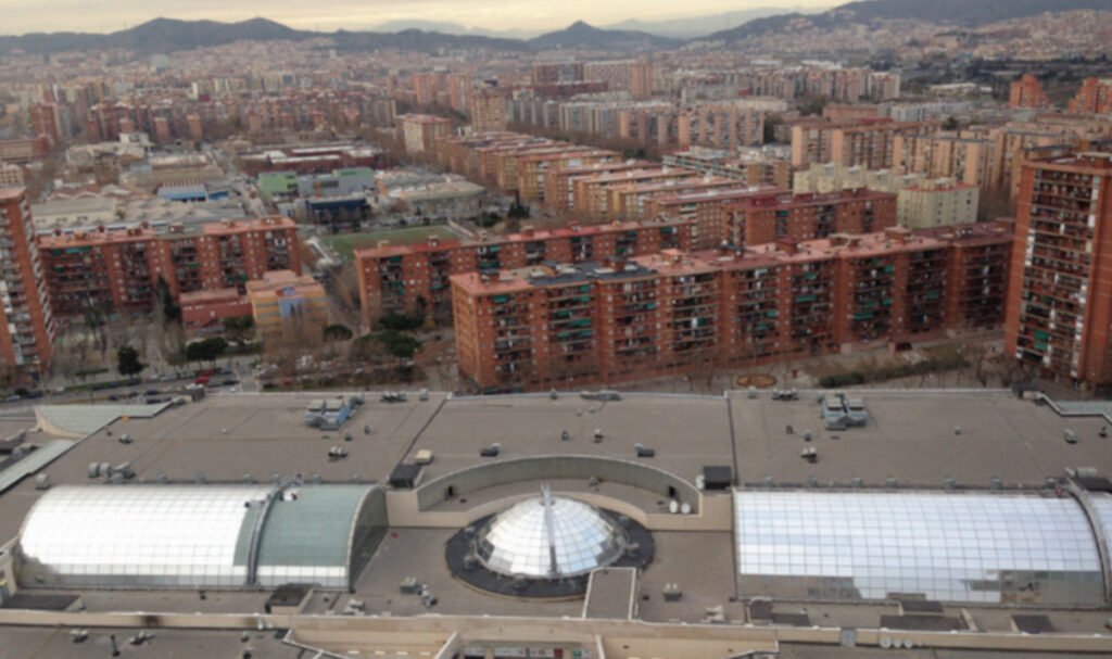 aplicación de láminas solares en los lucernarios del centro comercial Diagonal Mar