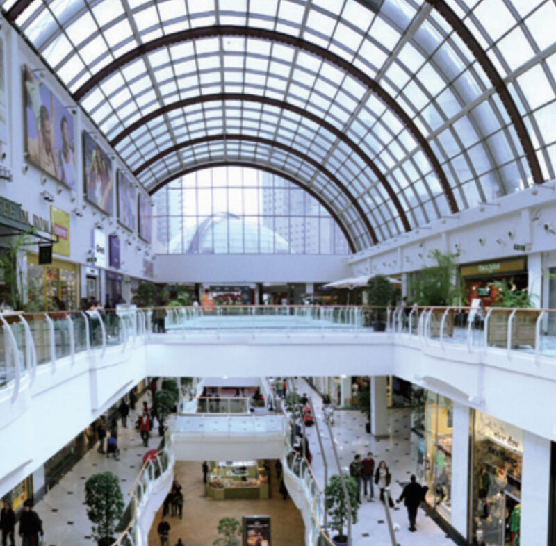 aplicación de láminas solares en los lucernarios del centro comercial Diagonal Mar